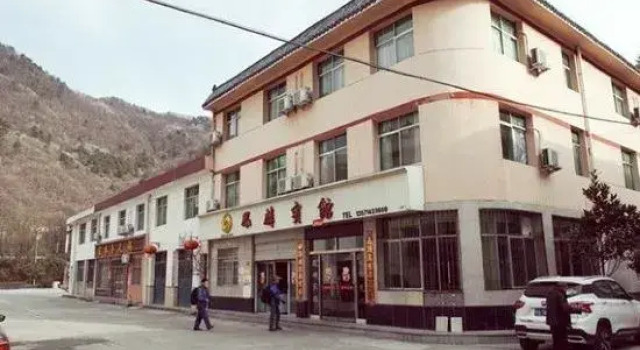 Ningshan Crown Fengxuan Hotel, Prenota Hotel Ankang Shaanxi