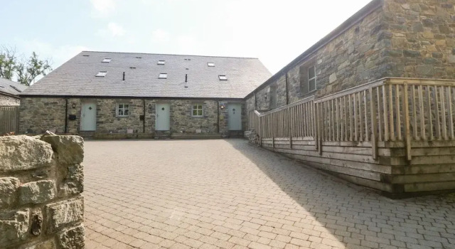 3 Pensyflog Barns