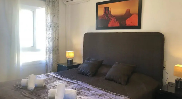 Doña Lola Patricia - Spacious 3 bedroom top floor apartment with uninterrupted sea views. Only a few meters to Calahonda beach
