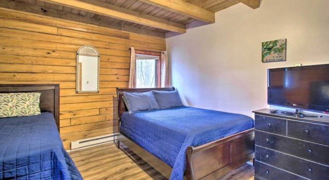 Коттедж с 3 комнатами с балконом Wintergreen Home w/ Deck - Near Skiing & Hiking!