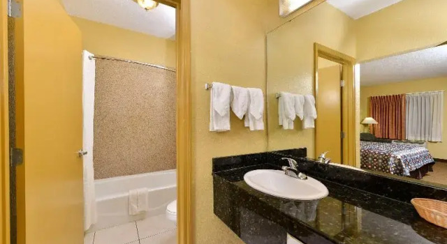 Двухместный люкс с видом на залив Americas Best Value Inn Starke