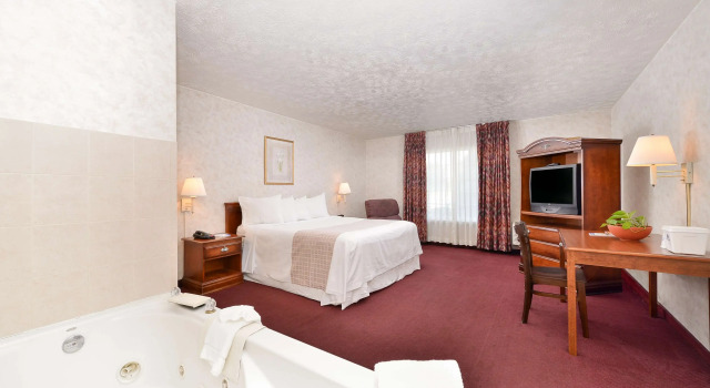 Двухместный люкс Americas Best Value Inn Ashtabula/Austinburg