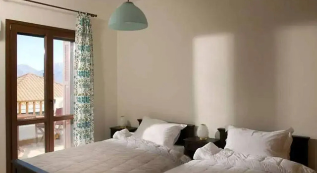 Beautiful 3-bed Sea Front Villa in Agios Nikolaos, Забронировать Вилла Отели East Crete с парковкой, Парковка