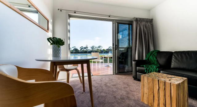 Люкс Deluxe Ulverstone River Edge HolidayApartments