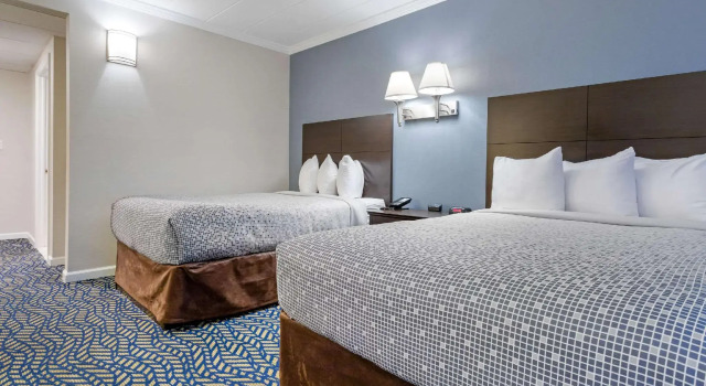 Четырёхместный номер Standard Econo Lodge Hicksville - Long Island