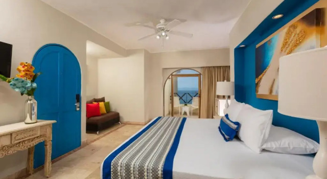 Номер Standard Blue Chairs Beachfront Resort Puerto Vallarta