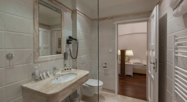 Четырёхместный номер Executive Little King Hotel U Malvaze