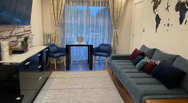 Charming AC 2-bedroom apartment Antibes city center family, couples friendly