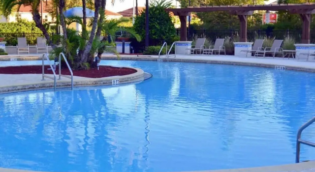 Апартаменты Lucaya 4 Bedrooms 3 Baths Family Friendly Townhome