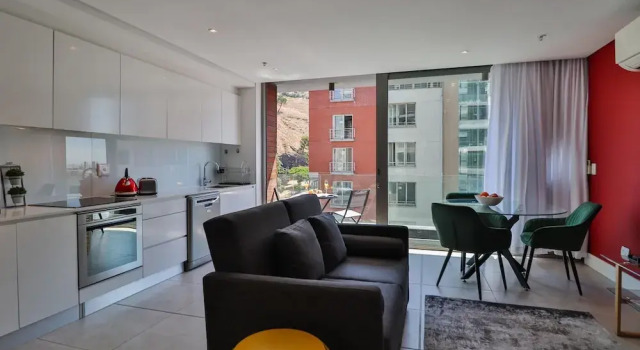The Capital Mirage Apartment 704, Забронировать Апартаменты/квартира Отели Кейптауна с бассейном, рядом с Замок Доброй Надежды, Бассейн