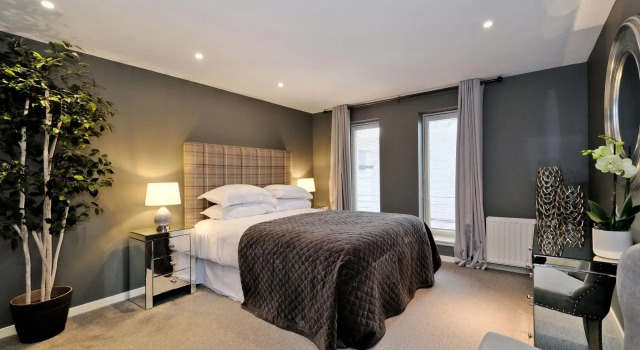 Deluxe three-bedroom home in the sought-after West End area of Aberdeen, Забронировать Отель Абердин Aberdeenshire, рядом с Westburn Children's Tennis Club