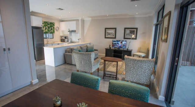 uSHAKA WATERFRONT - PENTHOUSE PLUSH PERFECTION
