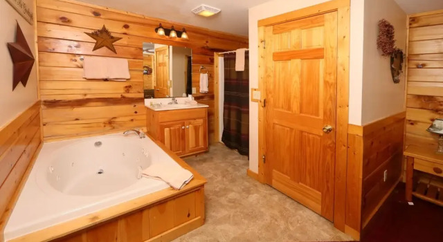 Hugs n Kisses 1 Br cabin by RedAwning, Забронировать Отель Отели Гатлинберг с бассейном, Бассейн
