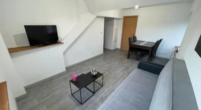 Belfort: Appartement spacieux avec parking gratuit, Rezervasyon Daire Belfort 