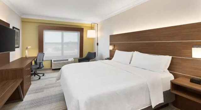 Run of House Holiday Inn Express Hotel & Suites Byron by IHG