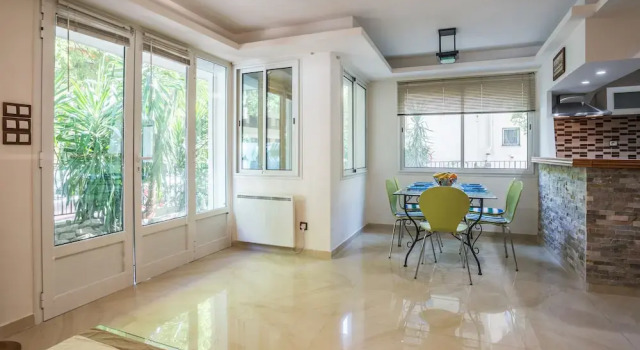 2 BDRM flat with 260m2 garden-Congress/Beaches by Weekome