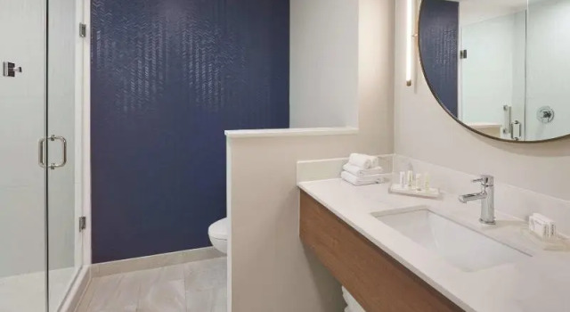 Четырёхместный люкс Fairfield by Marriott Inn & Suites Orillia