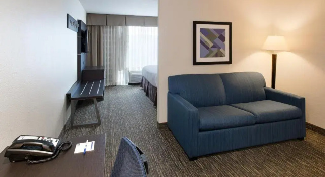 Люкс Holiday Inn Express & Suites East Wichita I-35 Andover by IHG