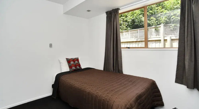 Relaxed 3BR Hideaway - Outdoor Living & Pets - Christchurch Holiday Homes, Забронировать Вилла Merivale 