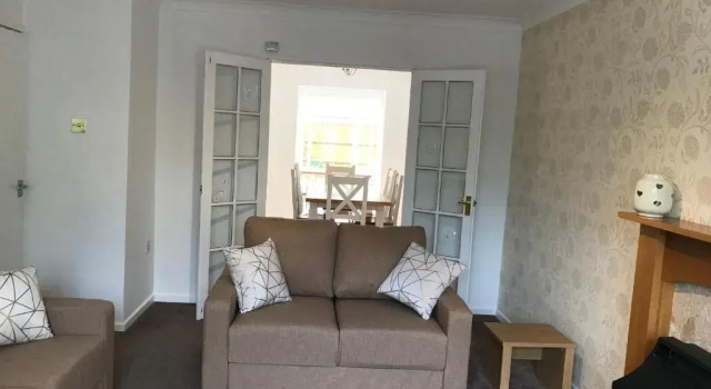 The Conifers - lovely family home in Witney