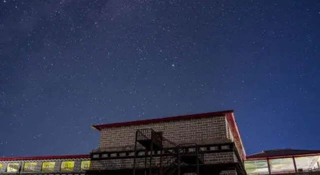 Daocheng Yunqi Mountain House Inn, Prenota Hotel Daocheng Sichuan