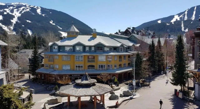 Коттедж Bl307 Whistler Village - Views of Village- Walk to Lifts