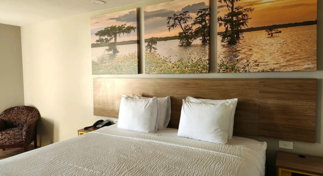 Люкс Days Inn by Wyndham Lafayette Scott
