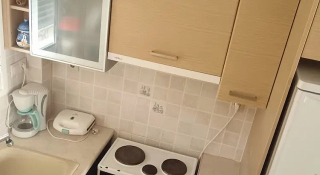 Апартаменты Bussiness Maisonette Getaway 5 min From the Beach