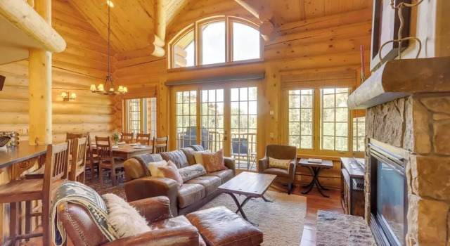 Апартаменты с 3 комнатами с балконом Ski-In/Ski-Out Mountain Village Condo w/ Hot Tub