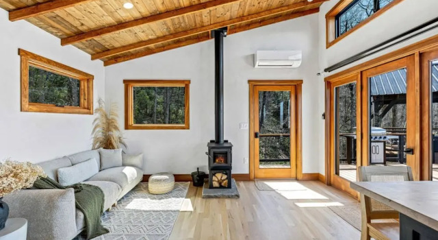 Outdoor Movies w Hot Tub Fire Pit Mtn Views, Buchen Sie Ferienwohnung Penrose North Carolina