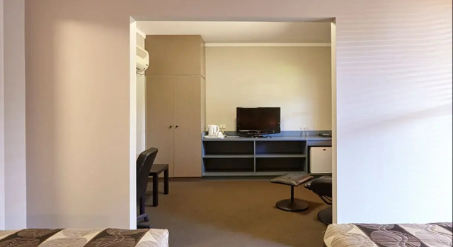 The Lodge Motel, Newman
