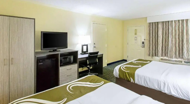 Четырёхместный номер Standard Quality Inn & Suites Florence Civic Center