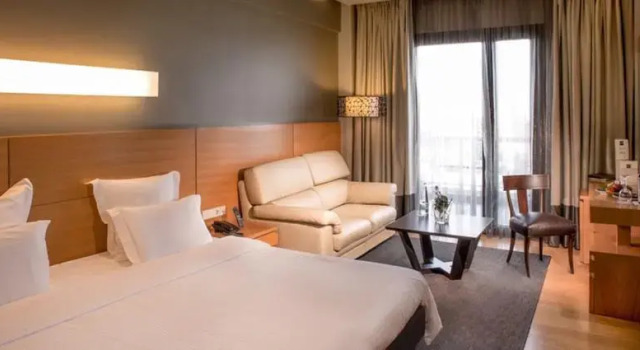 Полулюкс с видом на озеро Esperos Palace Luxury & Spa Hotel