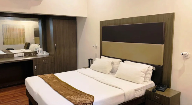 Двухместный номер Deluxe Ambassador Hotel