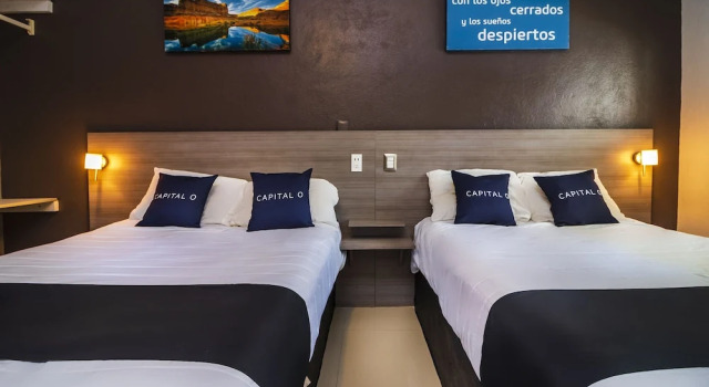 Четырёхместный номер Standard с балконом Collection O Hotel Mango,Six Flags Hurricane Harbor Oaxtepec