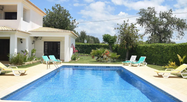 Luxurious Villa in Ferreiras with Private Swimming Pool, Boek Villa Ferreiras Algarve