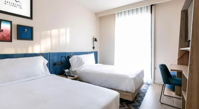 Семейный номер Connecting Отель Hampton by Hilton Alcobendas Madrid