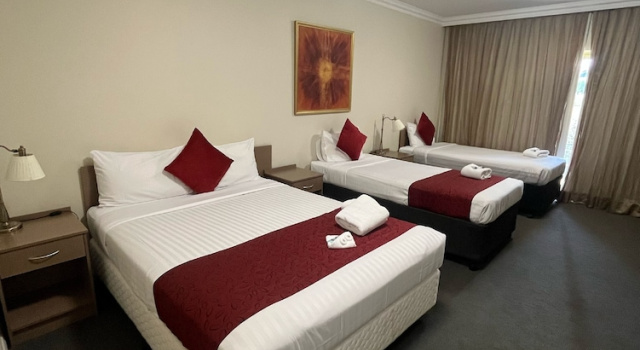 Семейный номер Deluxe с балконом Gundagai Gabriel Motor Inn