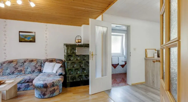 Bright Holiday Home in Schonbrunn with Garden, Book Apartment Hotels in Thuringian Forest with Parking, Parking