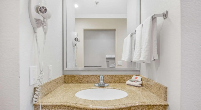 Двухместный номер Standard Econo Lodge Fontana