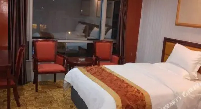 Longju Business Hotel