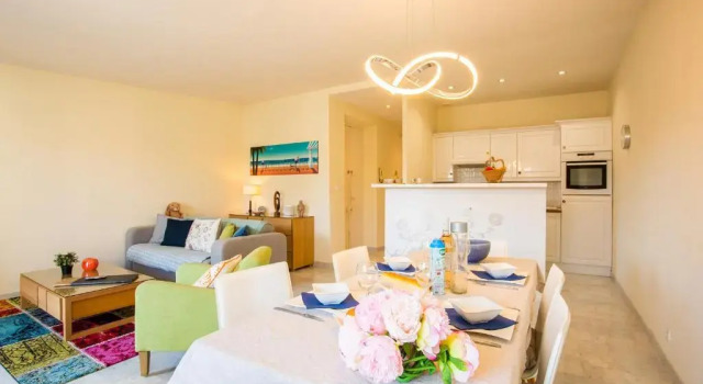 Le Foch Ap4244 by Riviera Holiday Homes, Забронировать Отель Ницца Приморские Альпы, рядом с Набережная Соединенных Штатов