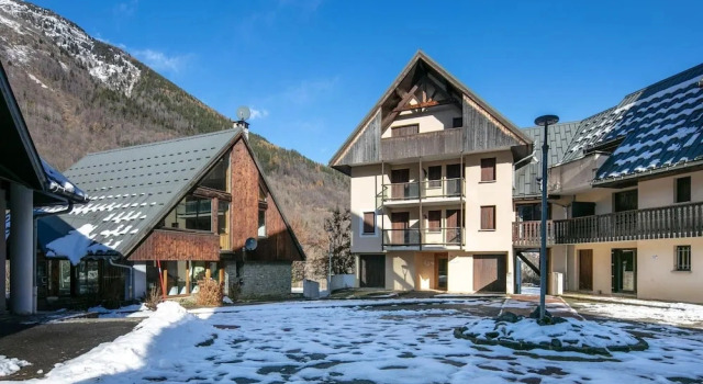Mountain Lodging With Private Balcony, Забронировать Апартаменты/квартира Сен-Коломбан-Де-Виллар Ле Сибель