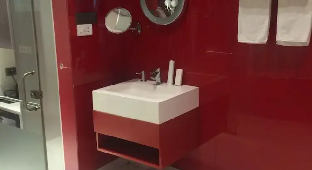 Люкс с балконом Fahrenheit Hotel