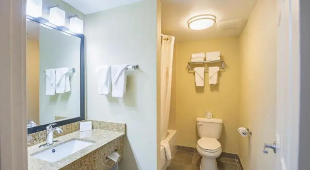 Четырёхместный номер Standard Цокольный этаж Quality Inn & Suites Hagerstown