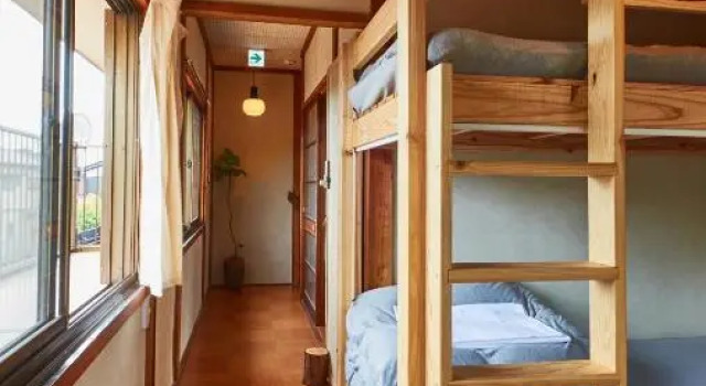 Кровать в общем номере (женский номер) Yanagawa Guesthouse HORIWARI 柳川の観光エリアにある静かな日本のゲストハウス