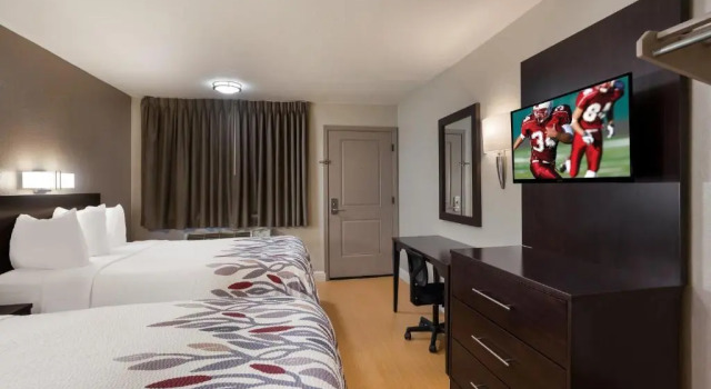 Четырёхместный номер Deluxe Red Roof Inn Stockton