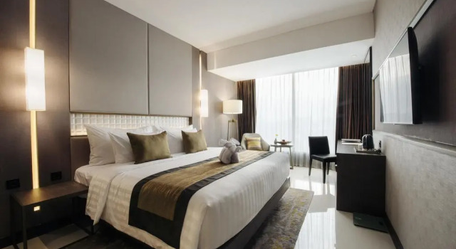 Номер Deluxe GRAMM HOTEL by Ambarrukmo Yogyakarta