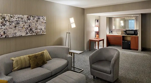 Двухместный люкс Columbus Hilliard Hotel