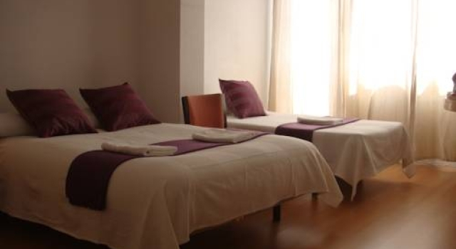 Hotel Turis Alba, Забронировать Отель Эшампле Барселона, рядом с Jove Regina Theatre